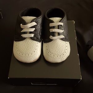 Newborn black and white shoes 0-6 months